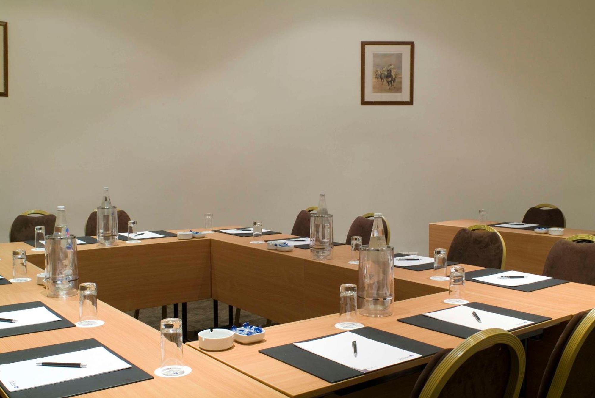 Radisson Blu Palace Resort & Thalasso, Djerba Mezraia Екстер'єр фото A meeting room at the hotel